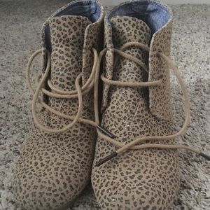 Toms cheetah print booties